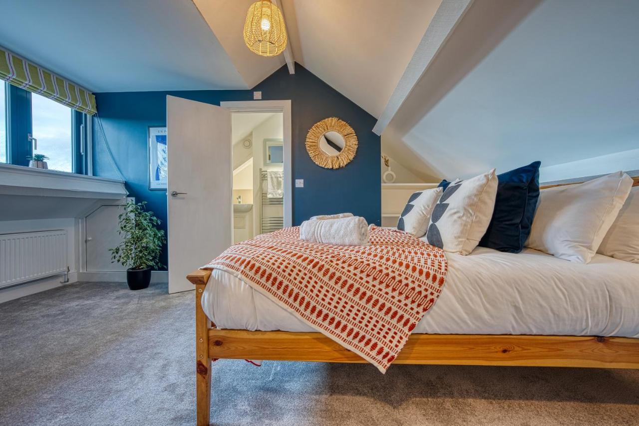 Ashcroft Loft By Timeless Stays - Stunning 3 Bedroom, 2 Bathrooms, Charming Central Apartment Featuring A Balcony Cirencester Kültér fotó