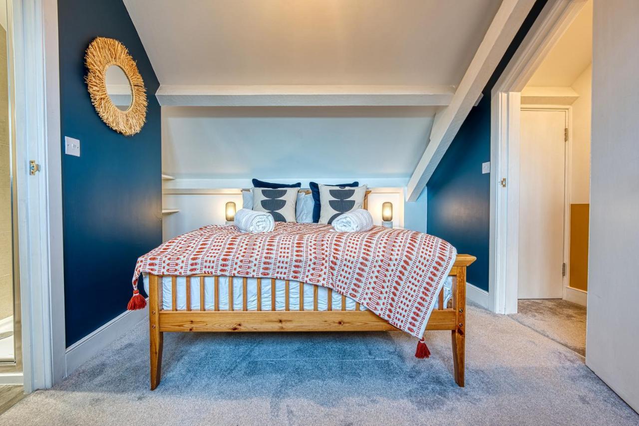 Ashcroft Loft By Timeless Stays - Stunning 3 Bedroom, 2 Bathrooms, Charming Central Apartment Featuring A Balcony Cirencester Kültér fotó