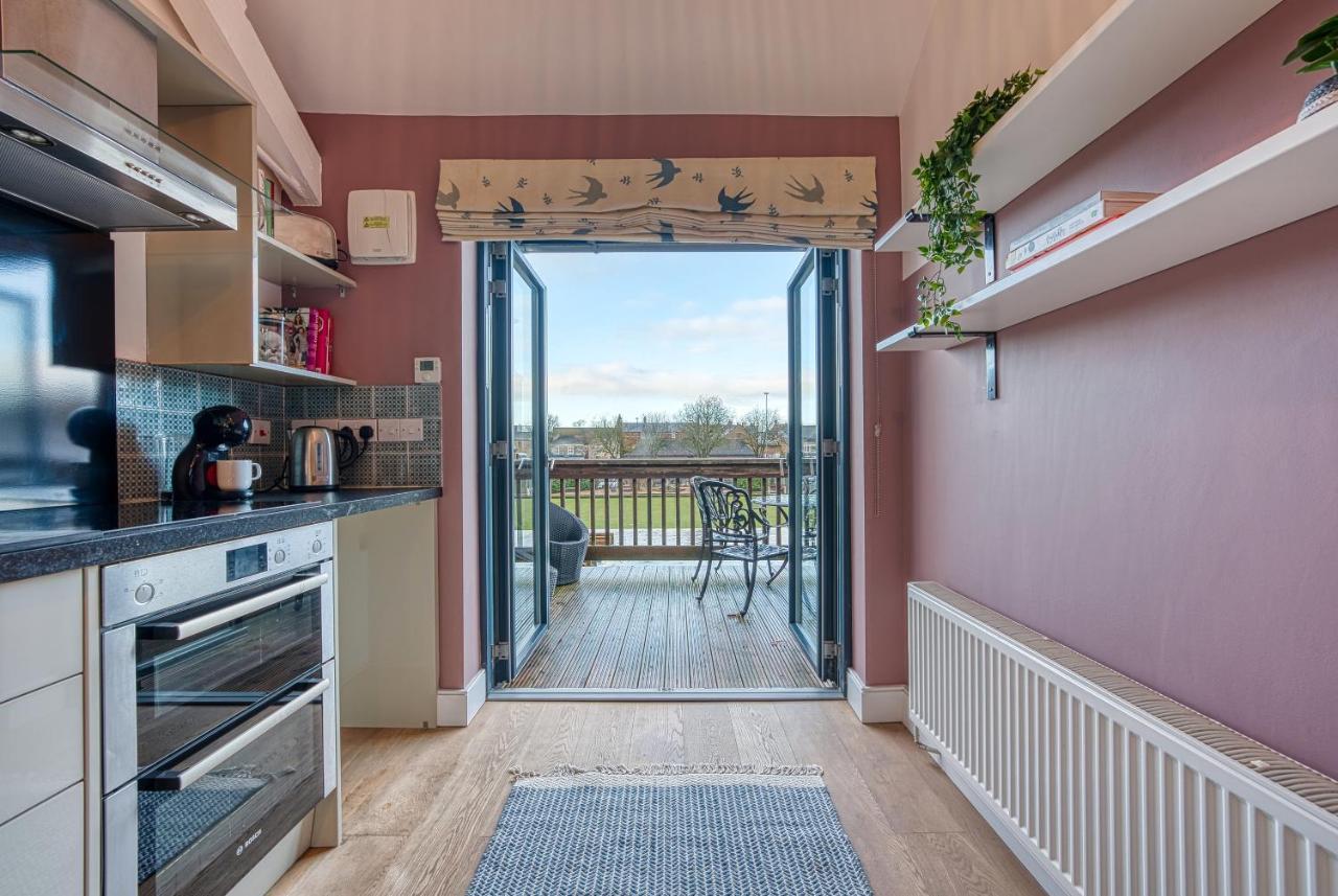 Ashcroft Loft By Timeless Stays - Stunning 3 Bedroom, 2 Bathrooms, Charming Central Apartment Featuring A Balcony Cirencester Kültér fotó