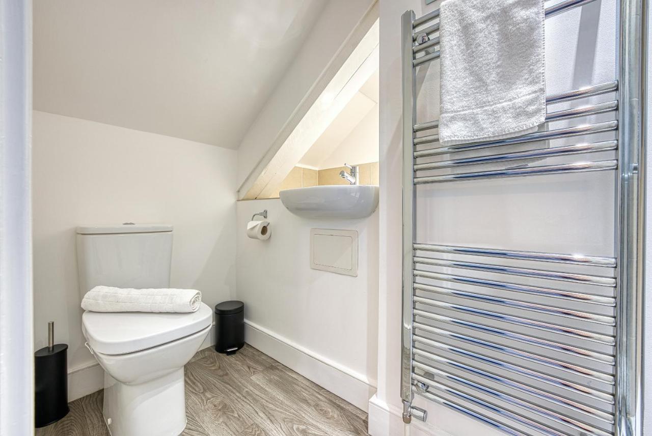 Ashcroft Loft By Timeless Stays - Stunning 3 Bedroom, 2 Bathrooms, Charming Central Apartment Featuring A Balcony Cirencester Kültér fotó