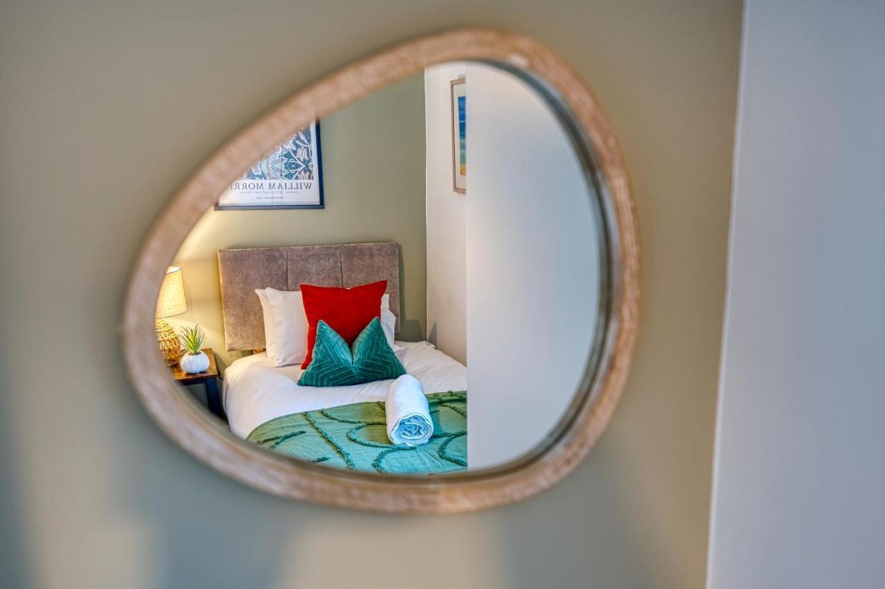 Ashcroft Loft By Timeless Stays - Stunning 3 Bedroom, 2 Bathrooms, Charming Central Apartment Featuring A Balcony Cirencester Kültér fotó